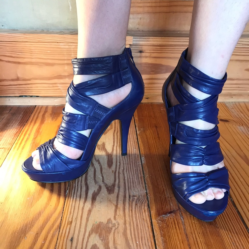 BCBGeneration Blue Fusion Plush Nappa Heel EUC 7.5 - Picture 13 of 16